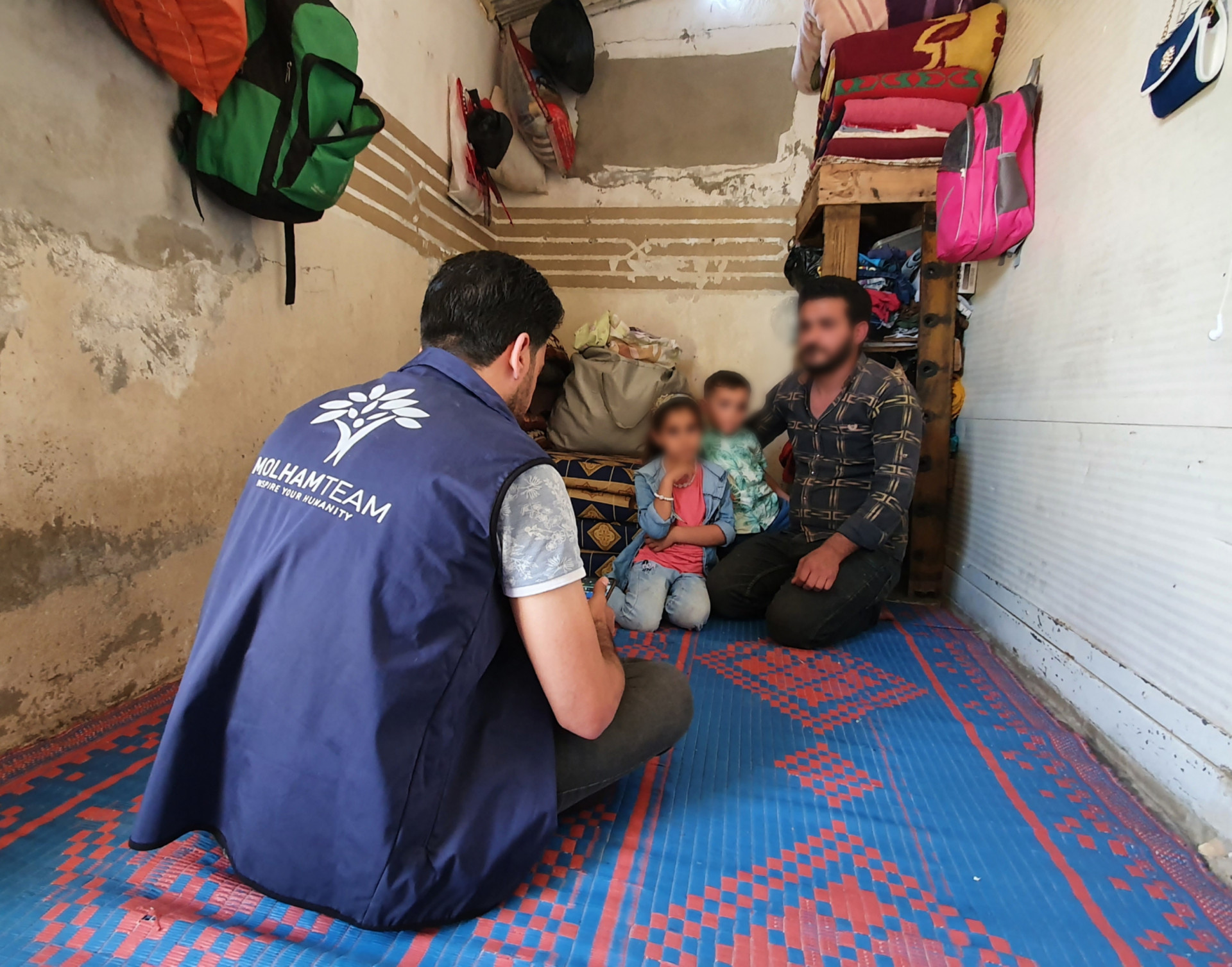 After their displacement, difficult conditions forced them to live in a caravan in extreme poverty