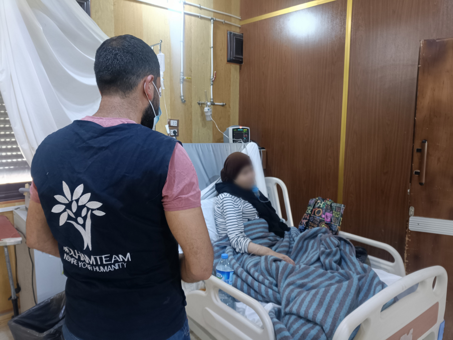 كتلة سرطانية في المري تعاني منها الأخت إيناس.. تجعلها في أضعف حالاتها.