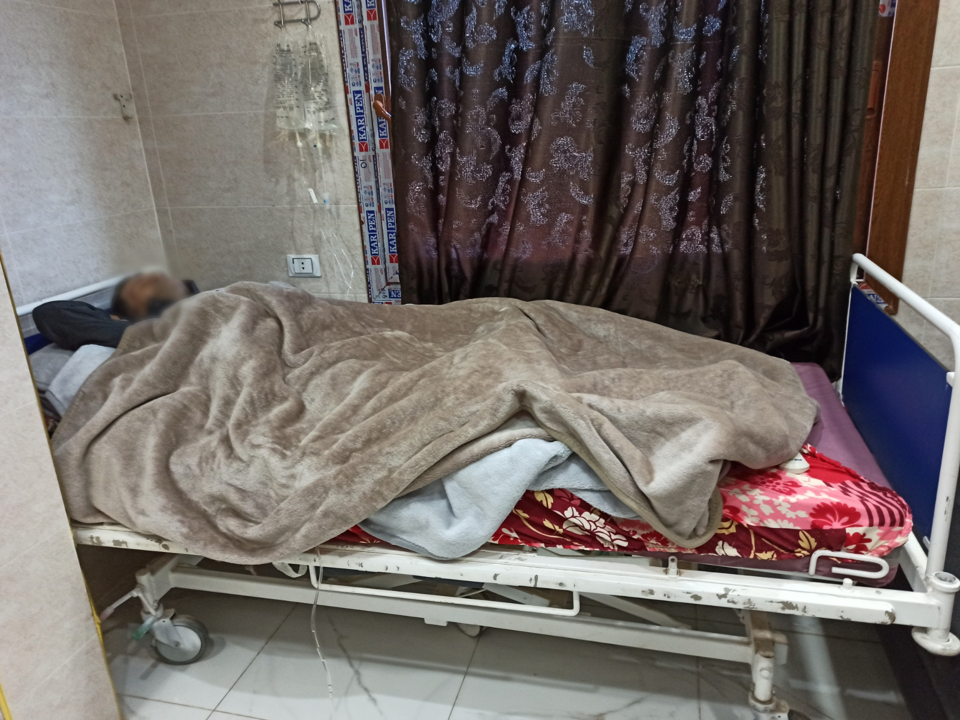 An elderly man needs surgery