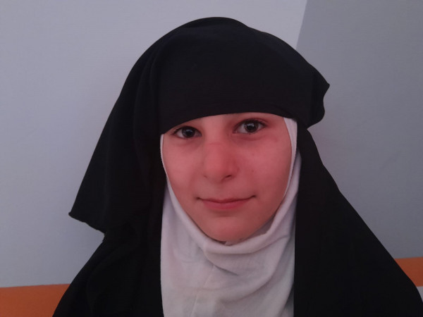 صفا طالبة مجدة أجَلُّ أمنياتها بيت يأويها