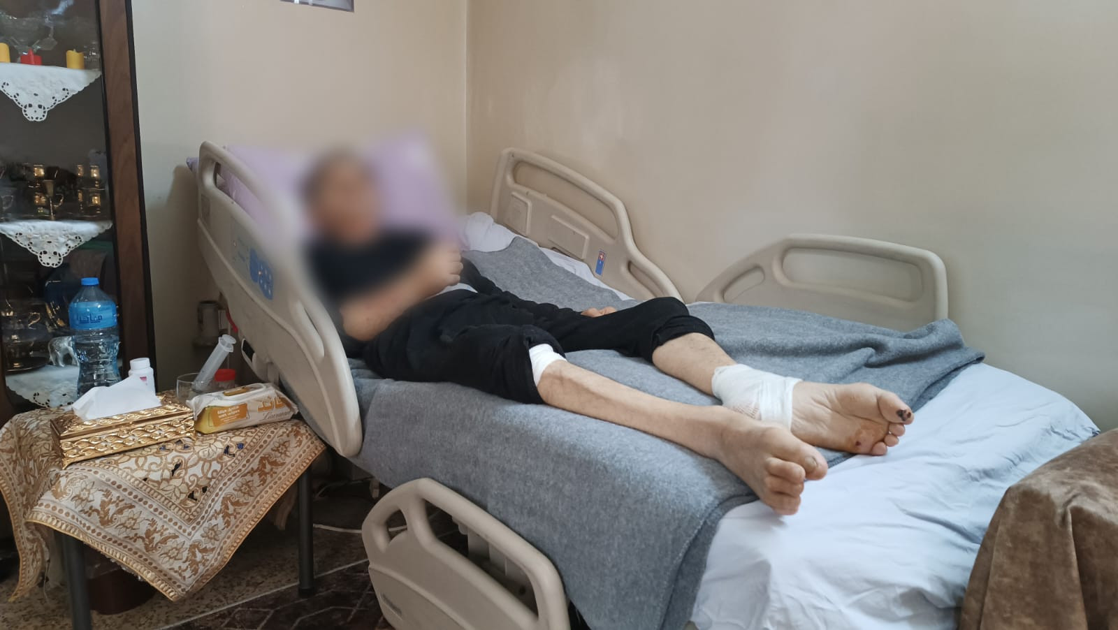 لم يبقى له أحد من بعد مرضه ..