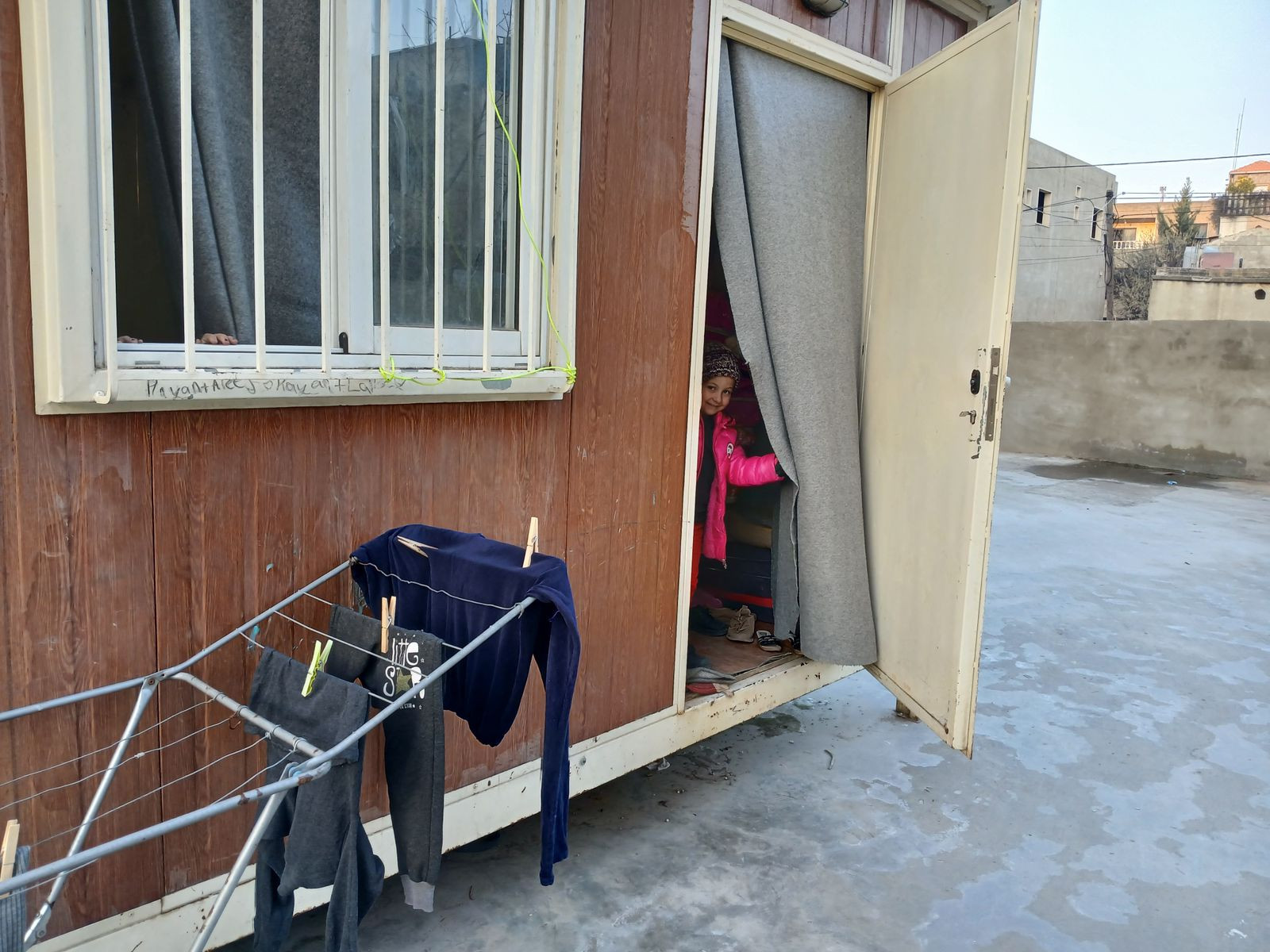 انعدام الموارد يعيق عودة مازن واسرته الى الوطن المحرر