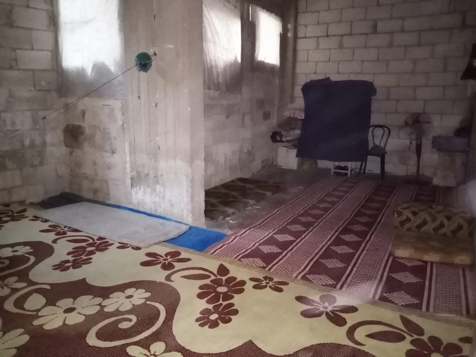 A widow lives in an unequipped house with her four orphans!