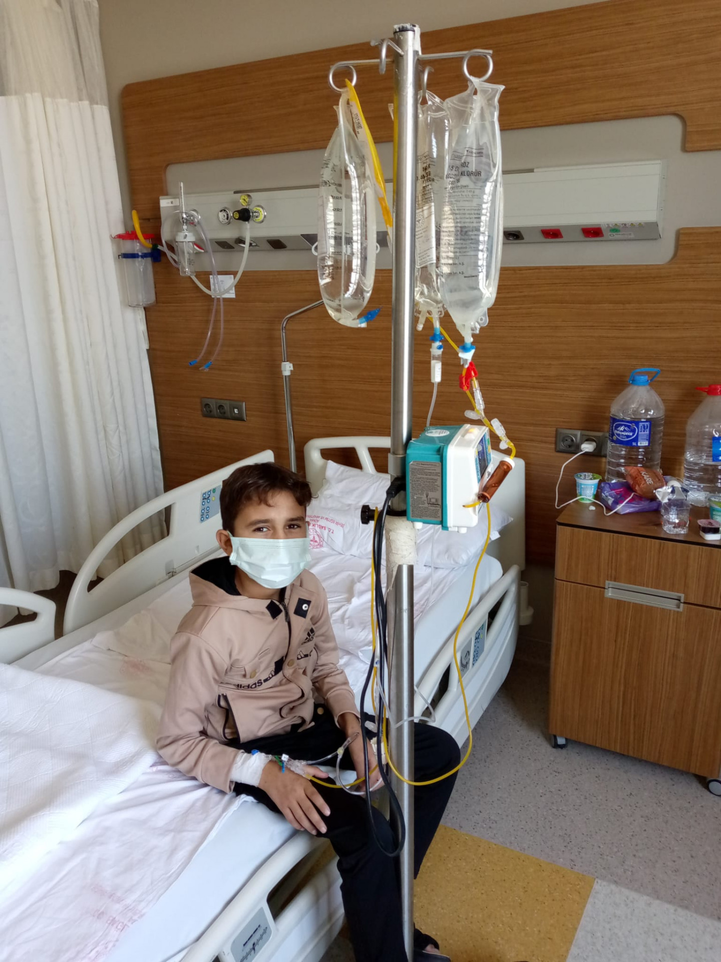 Zakour needs support to secure the expenses and external medical tests, as his pain keeps on increasing!