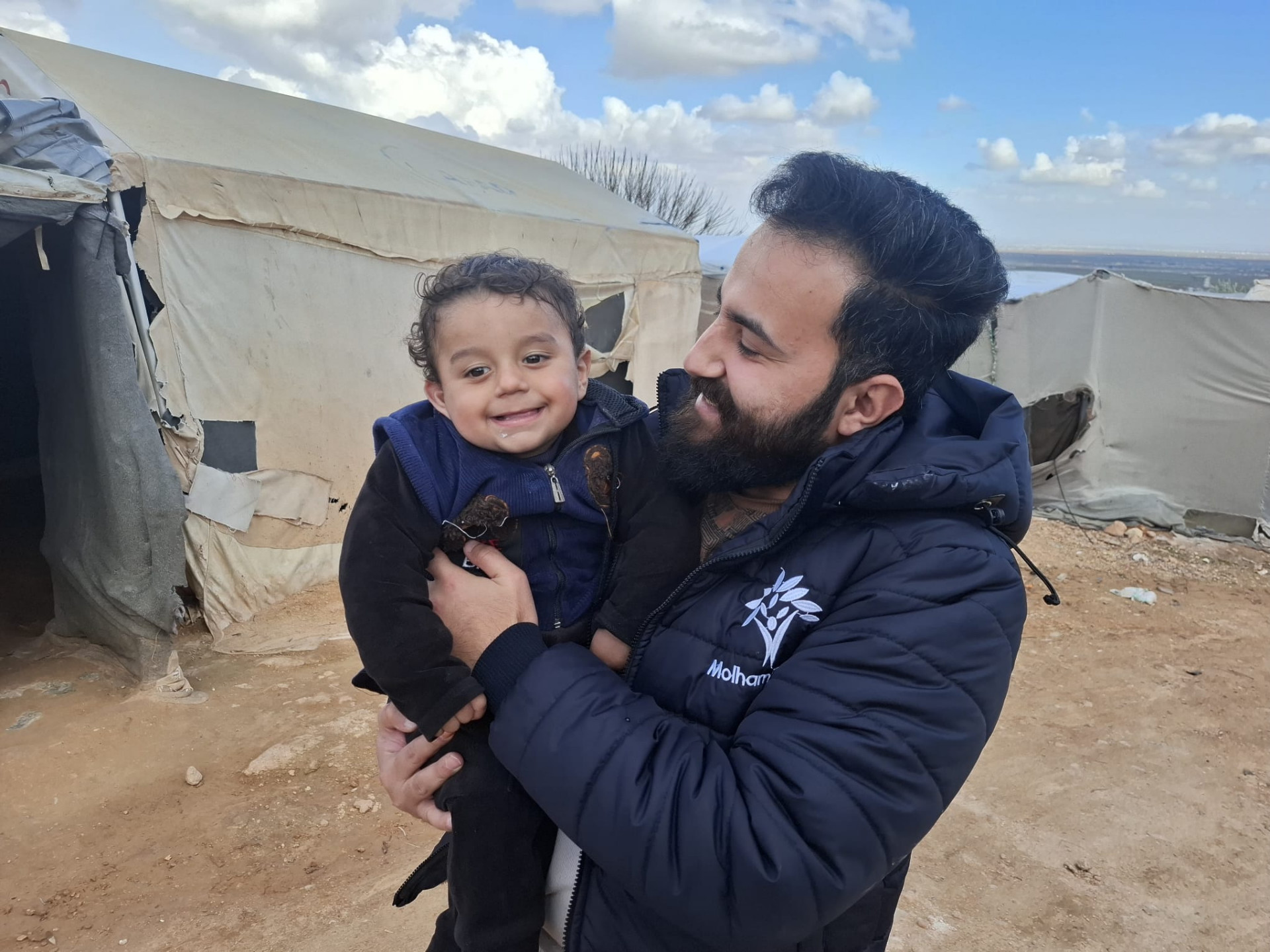 طفلٌ مريض وخيمةٌ لا تحتمل الألم