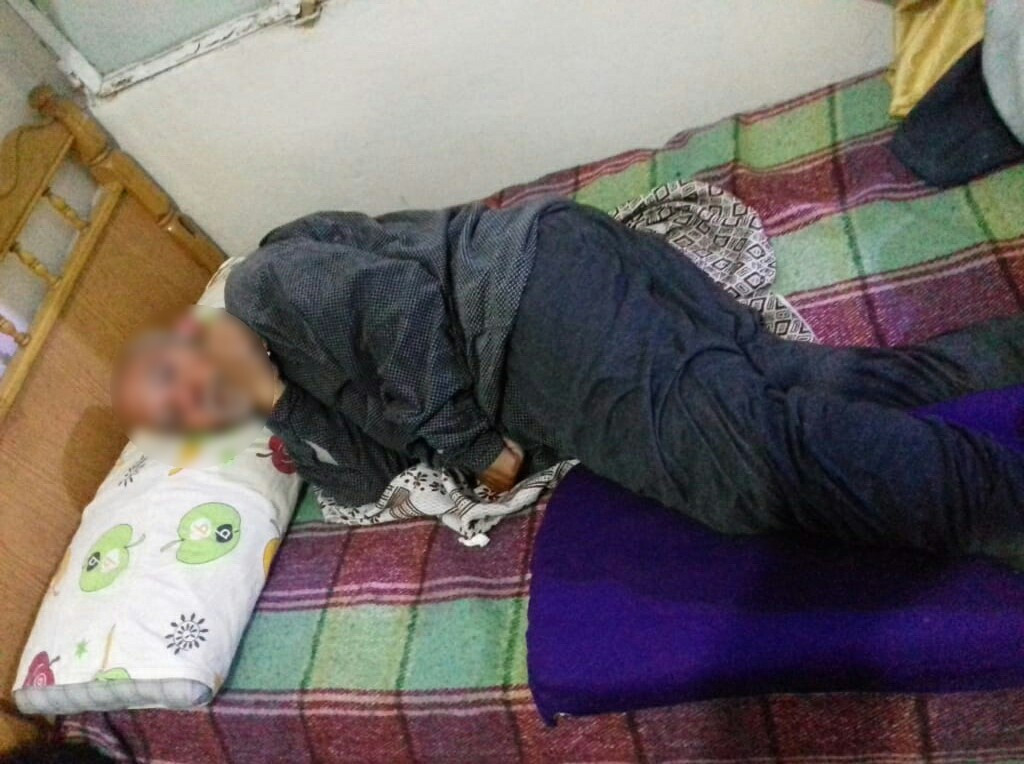 أصيب بجلطة دماغية تسببت له بالشلل.