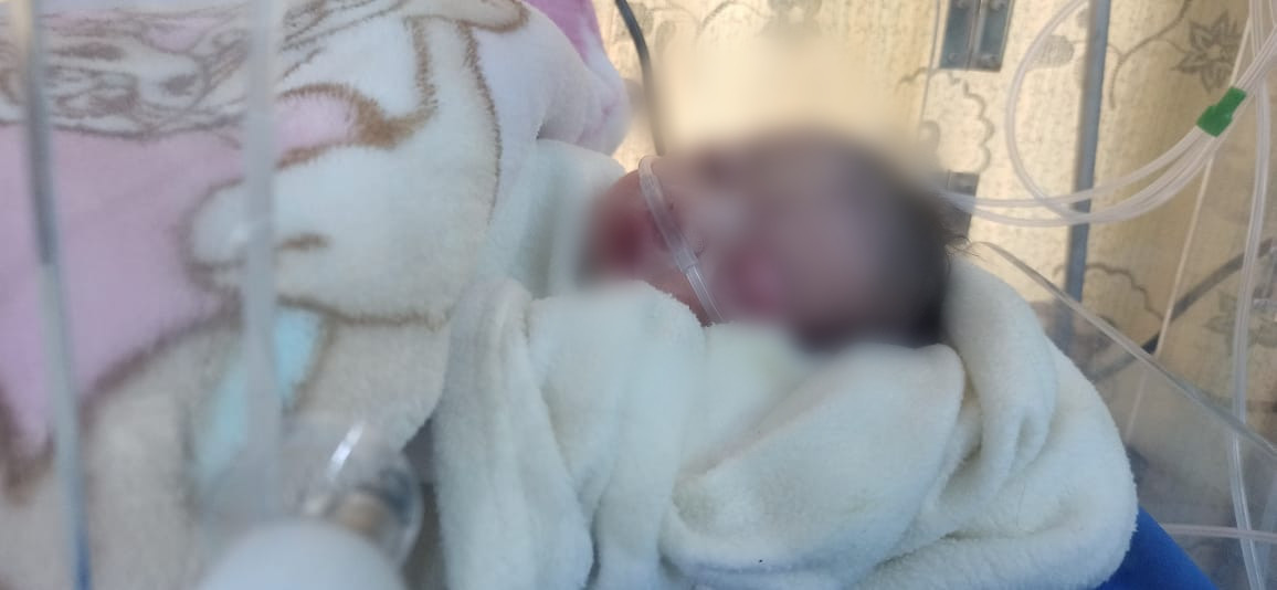 Nour, a kid has to be hospitalized in the ICU