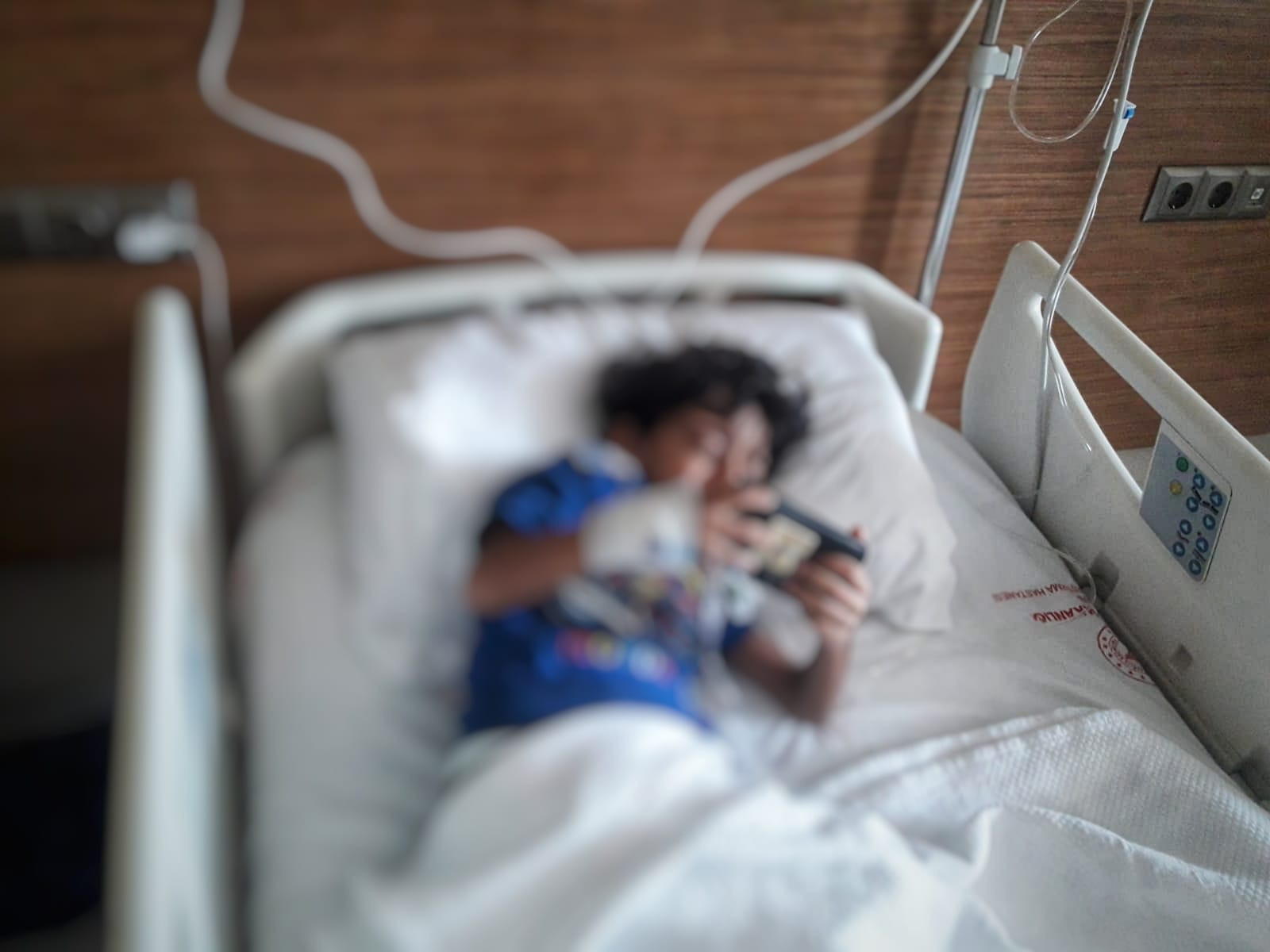 A child suffers from cancer