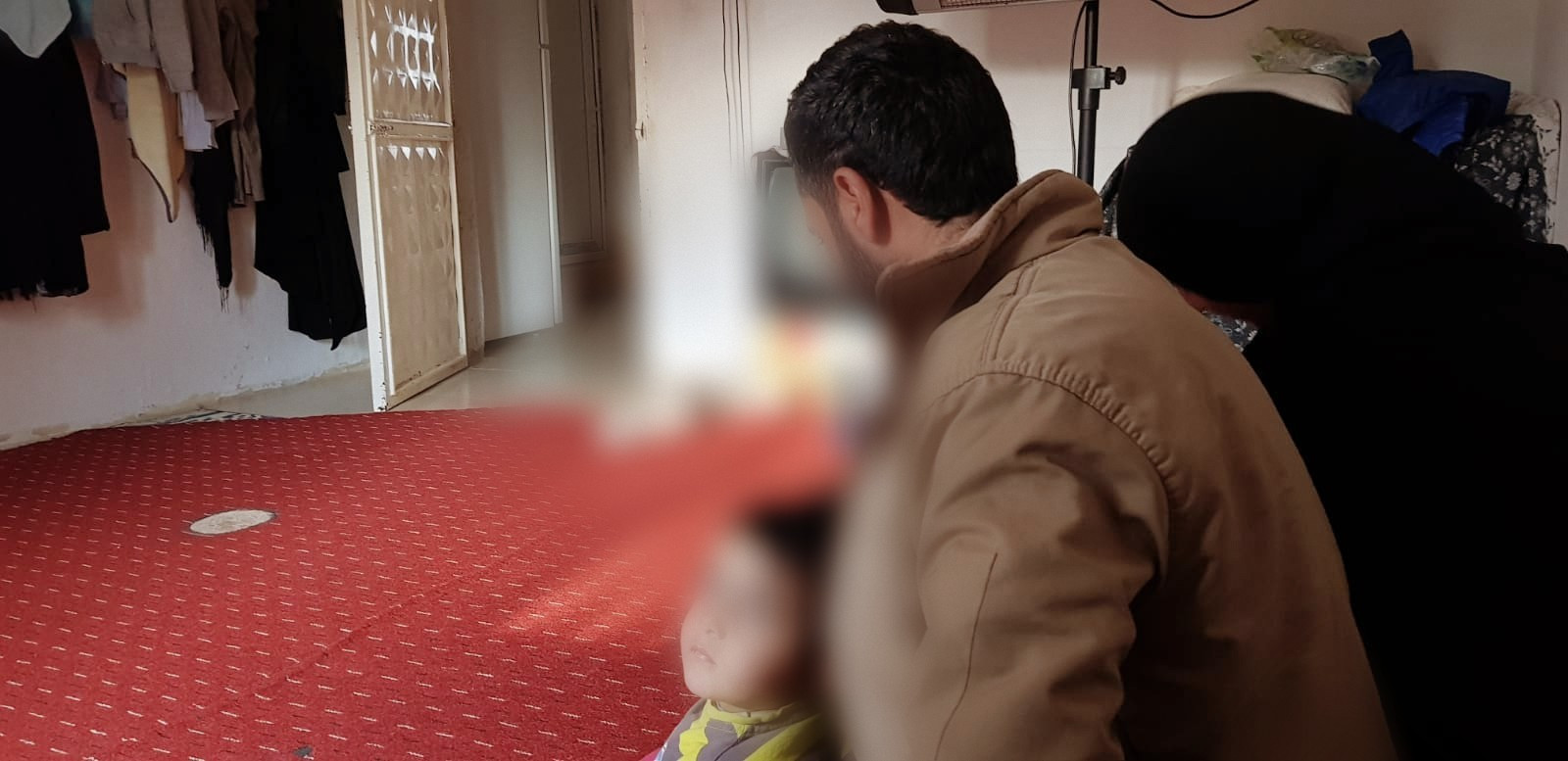 سيدة تعاني من مشاكل في الرؤية