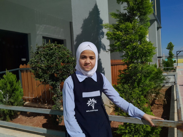 دلع تأمل بحياة سعيدة وتهوى ركوب الخيل