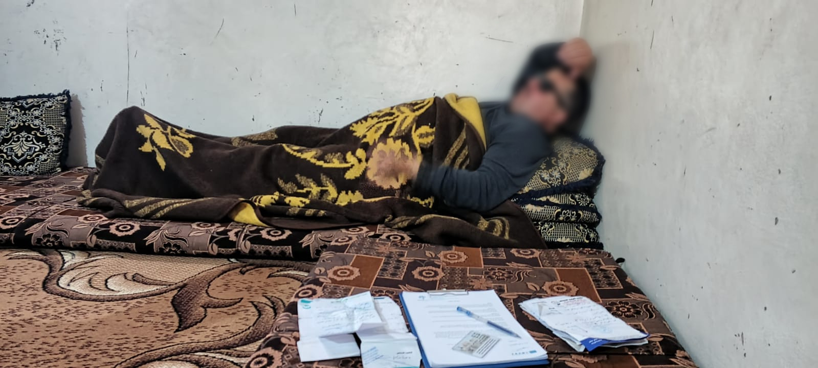 Awad is elderly and needs your generous help in order not to lose his vision