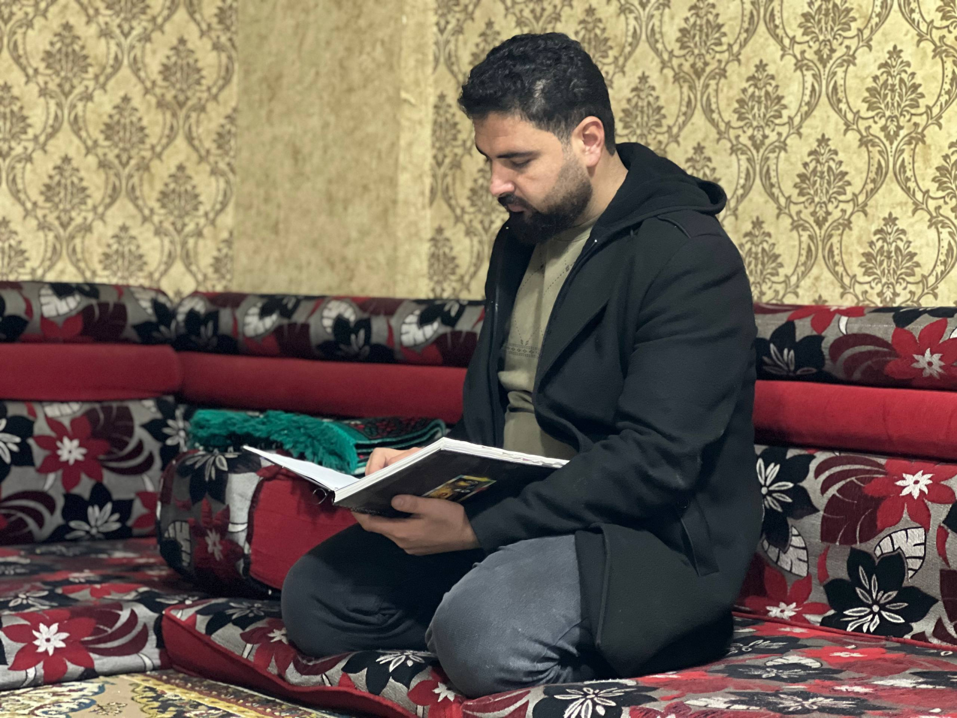 أحمد طالب إرشاد نفسي بحاجة لعونكم!