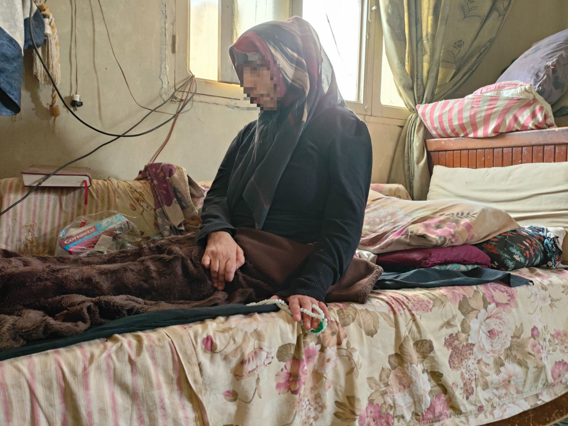 Aunt Sharifa suffers from muscle paralysis and is in need of your help.