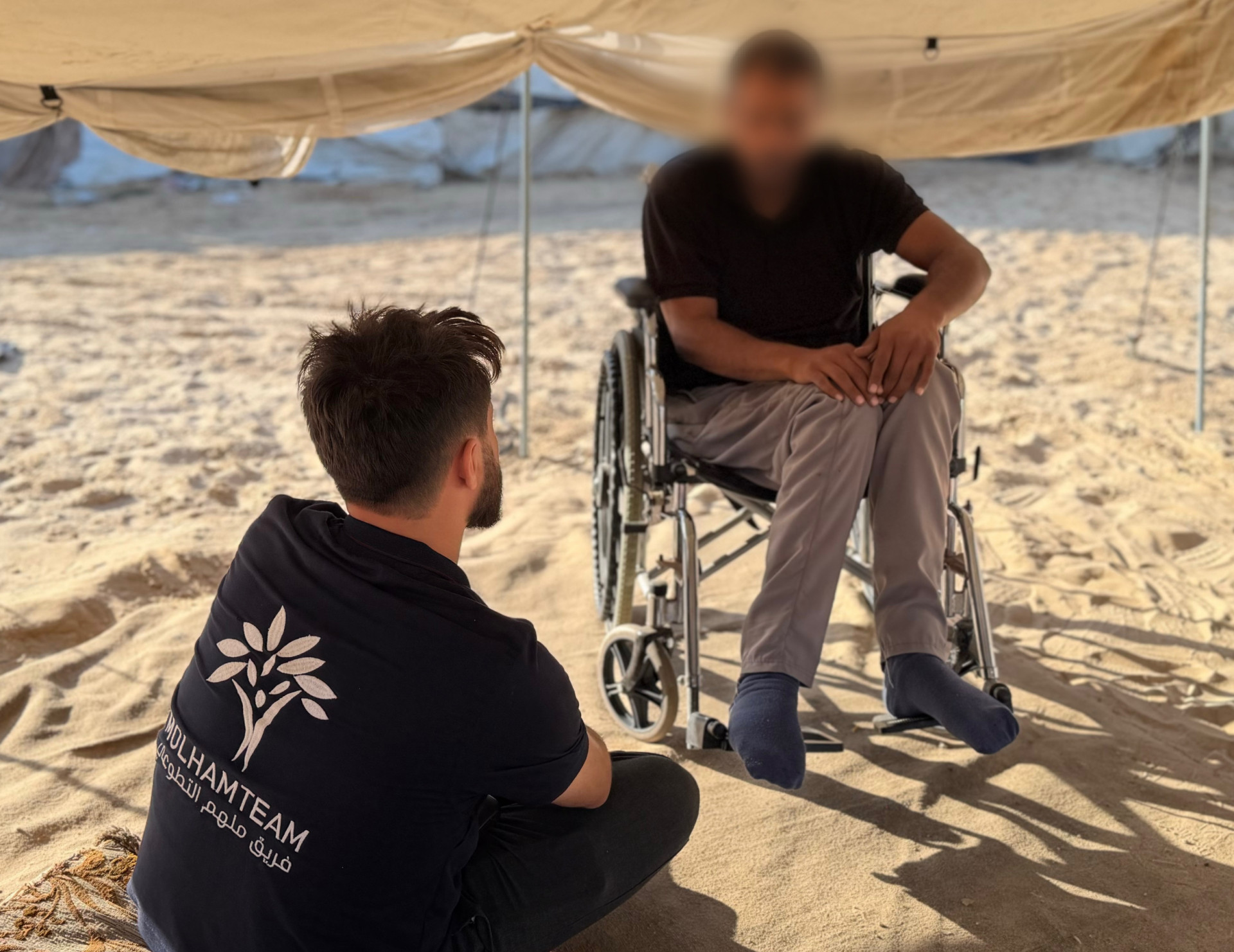 شللٌ نصفي قيّده ومنعهُ من العمل