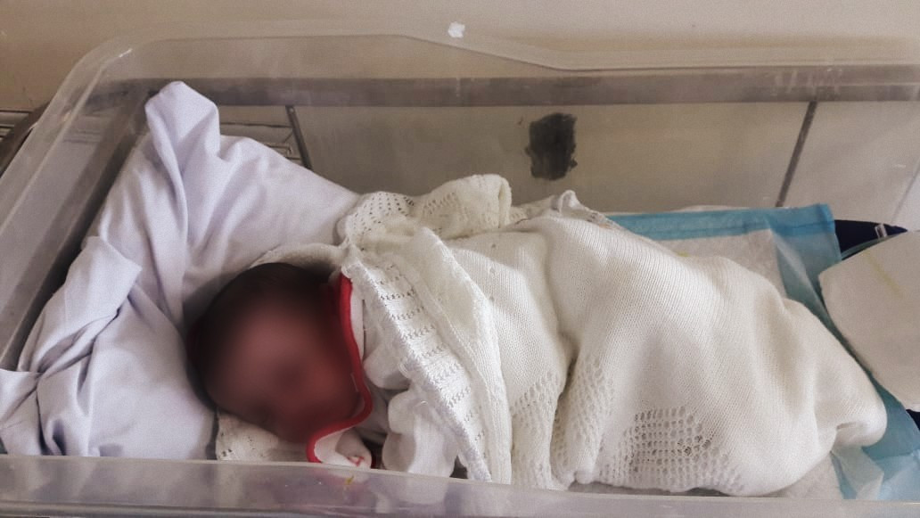 طفل حديث الولادة بحاجة إدخال للمشفى!