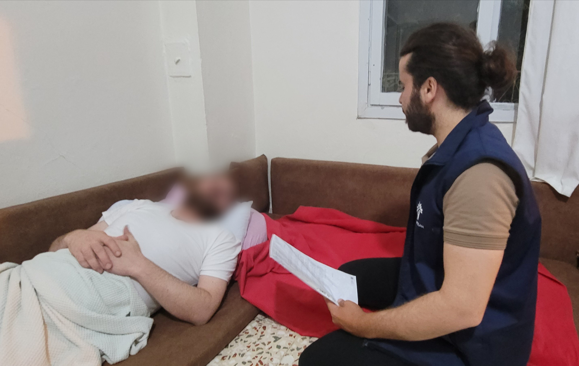 طريحُ الفراش وعائلة بلا معيل