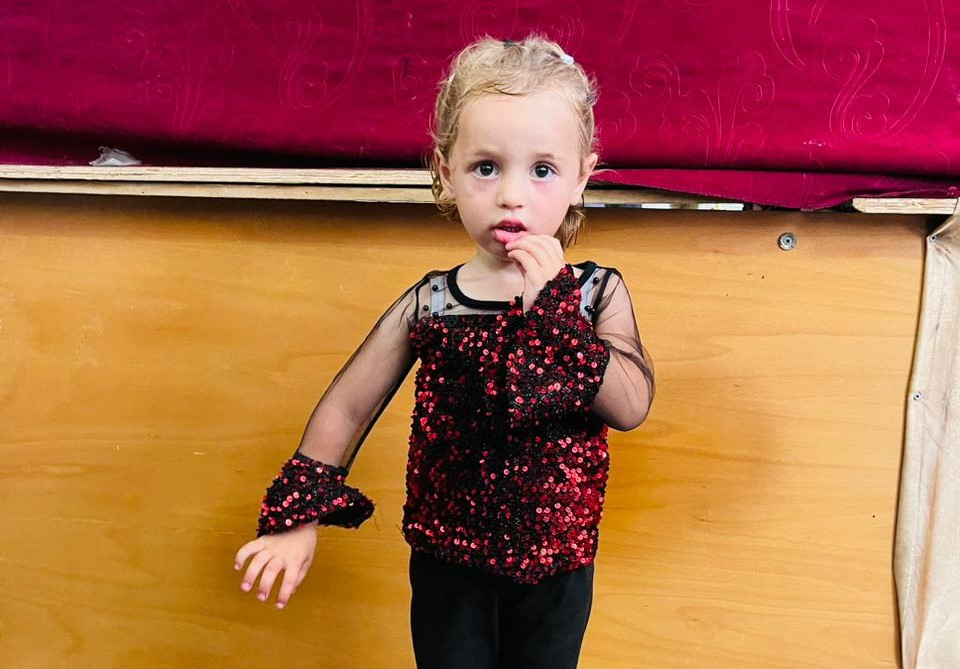 سوار طفلة يتيمة من غزة تحتاج عونكم