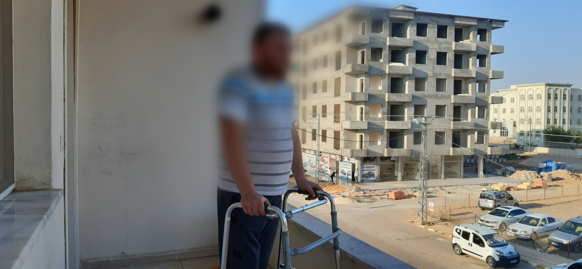 كسر في الحوض وصعوبة تأمين ثمن الدواء