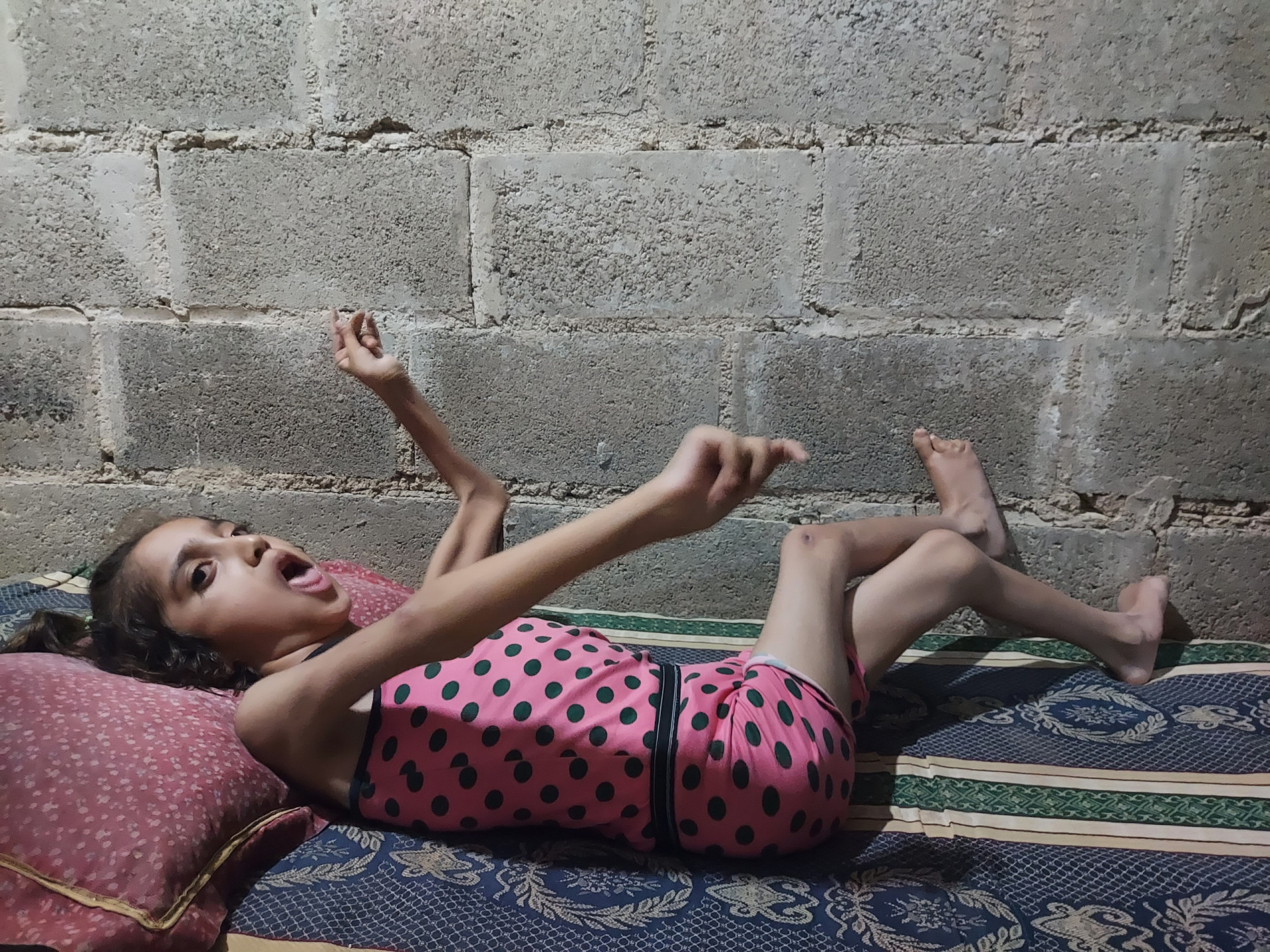 Little Sereen is waiting for your support