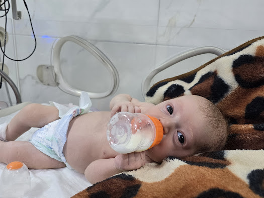 A newborn fighting for every breath