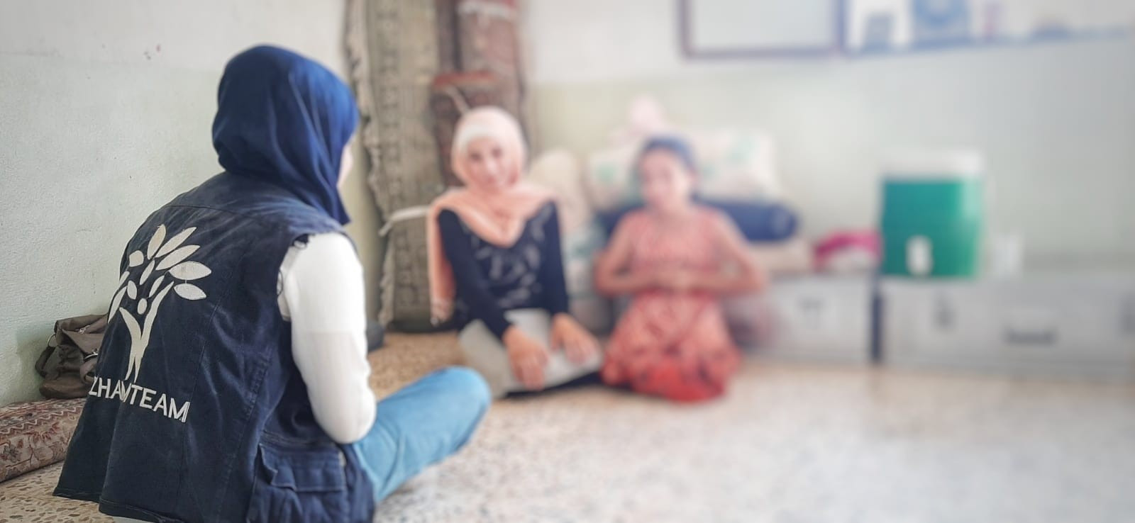 أم وطفلين بلا معيل