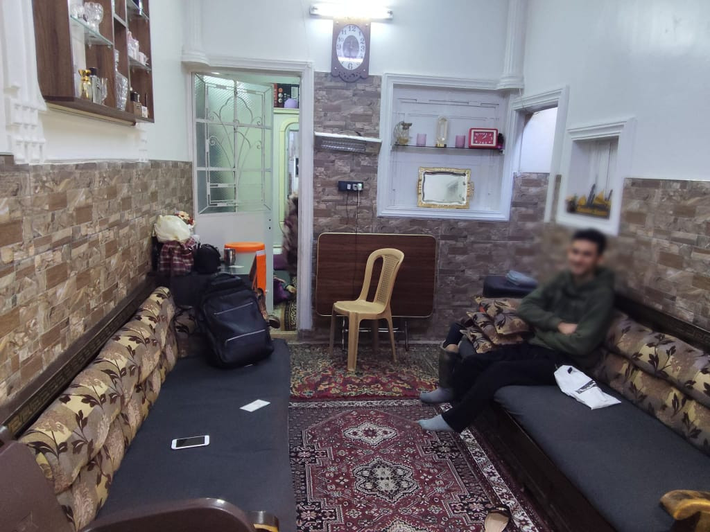 بين جدرانٍ ضيّقة حكاية صبر موجع