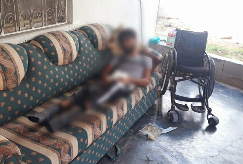 مصابٌ بشللٍ نصفي وألم التقرحات الشديد بحاجة للمساعدة