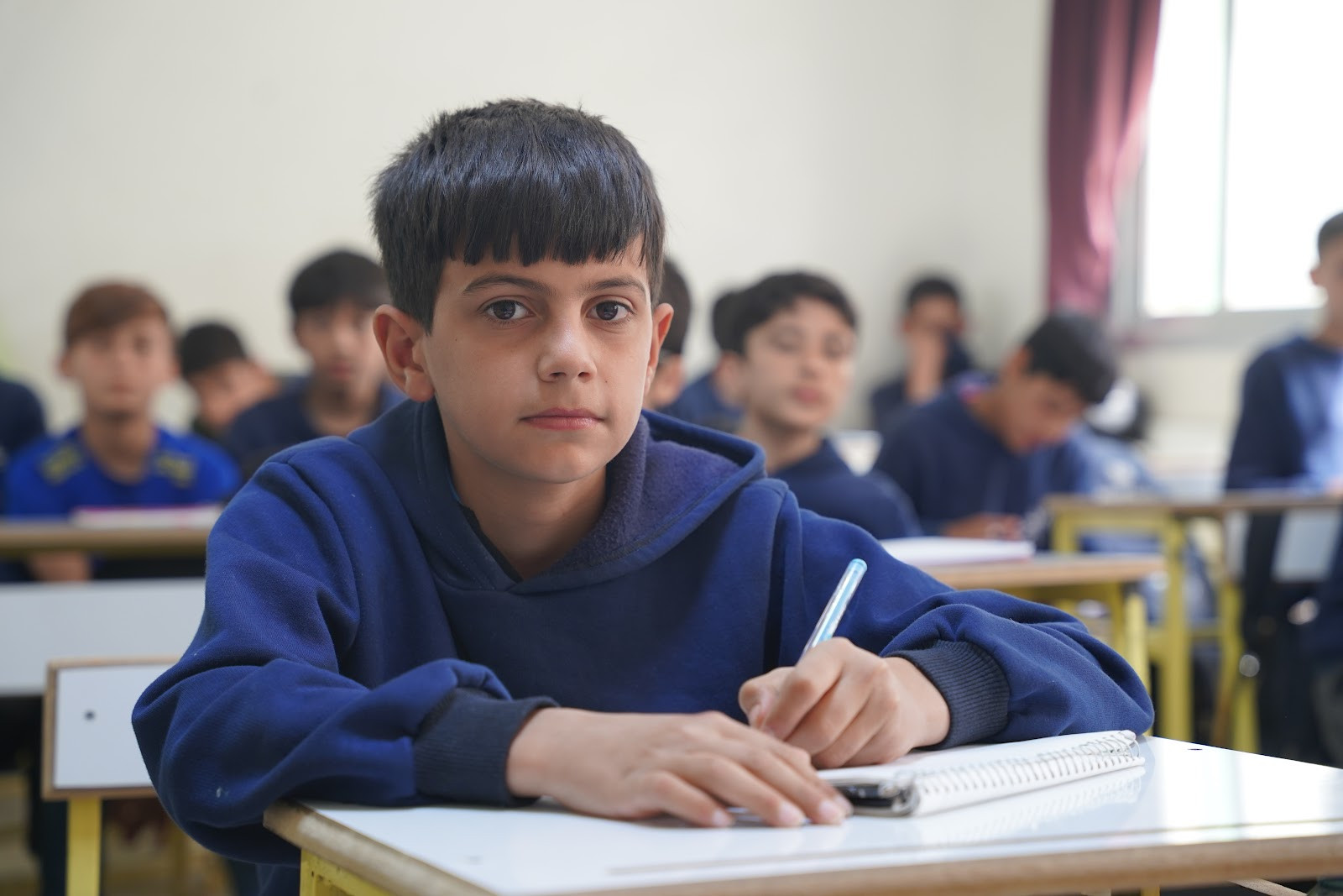 يوسف، طفل يحلم أن يصبح خيَّاطاً في المستقبل
