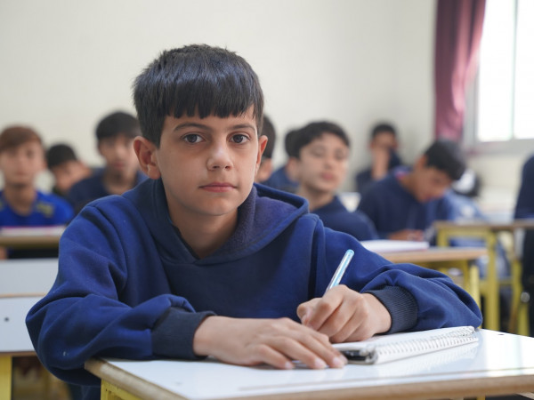 يوسف، طفل يحلم أن يصبح خيَّاطاً في المستقبل
