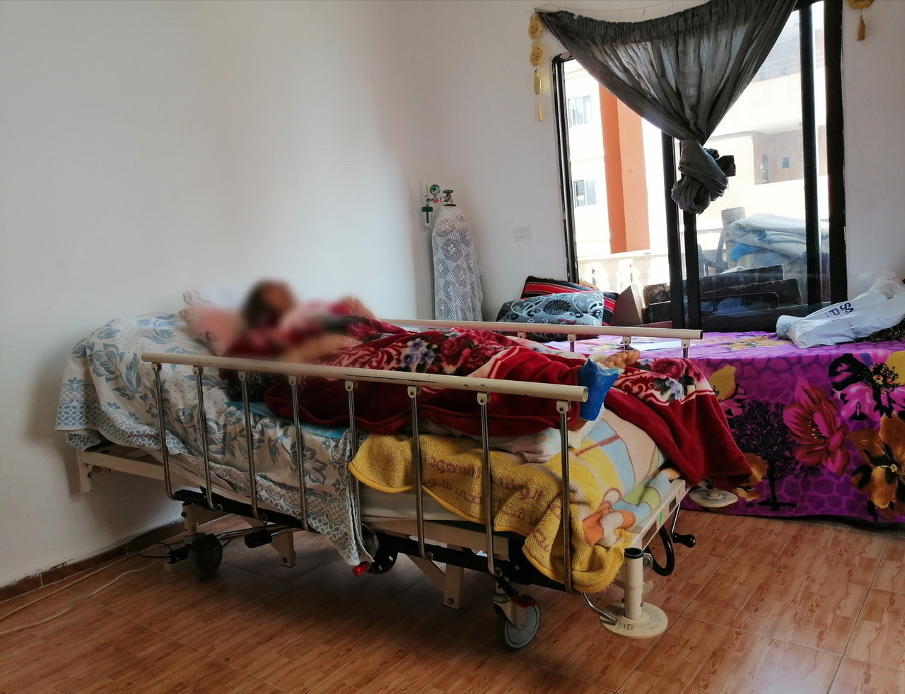 Hekmat had a car accident and needs urgent help