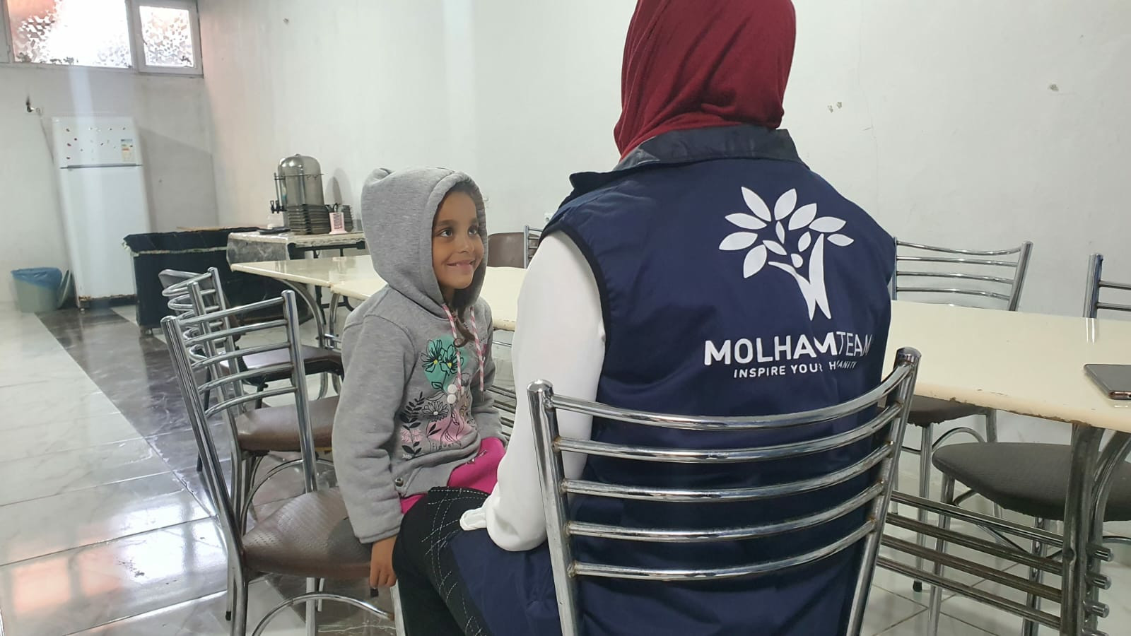 الطفلة ميار بحاجة إلى عملية جراحية.