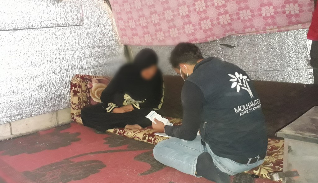 أرملة مريضة في خيمة بحاجة للدواء