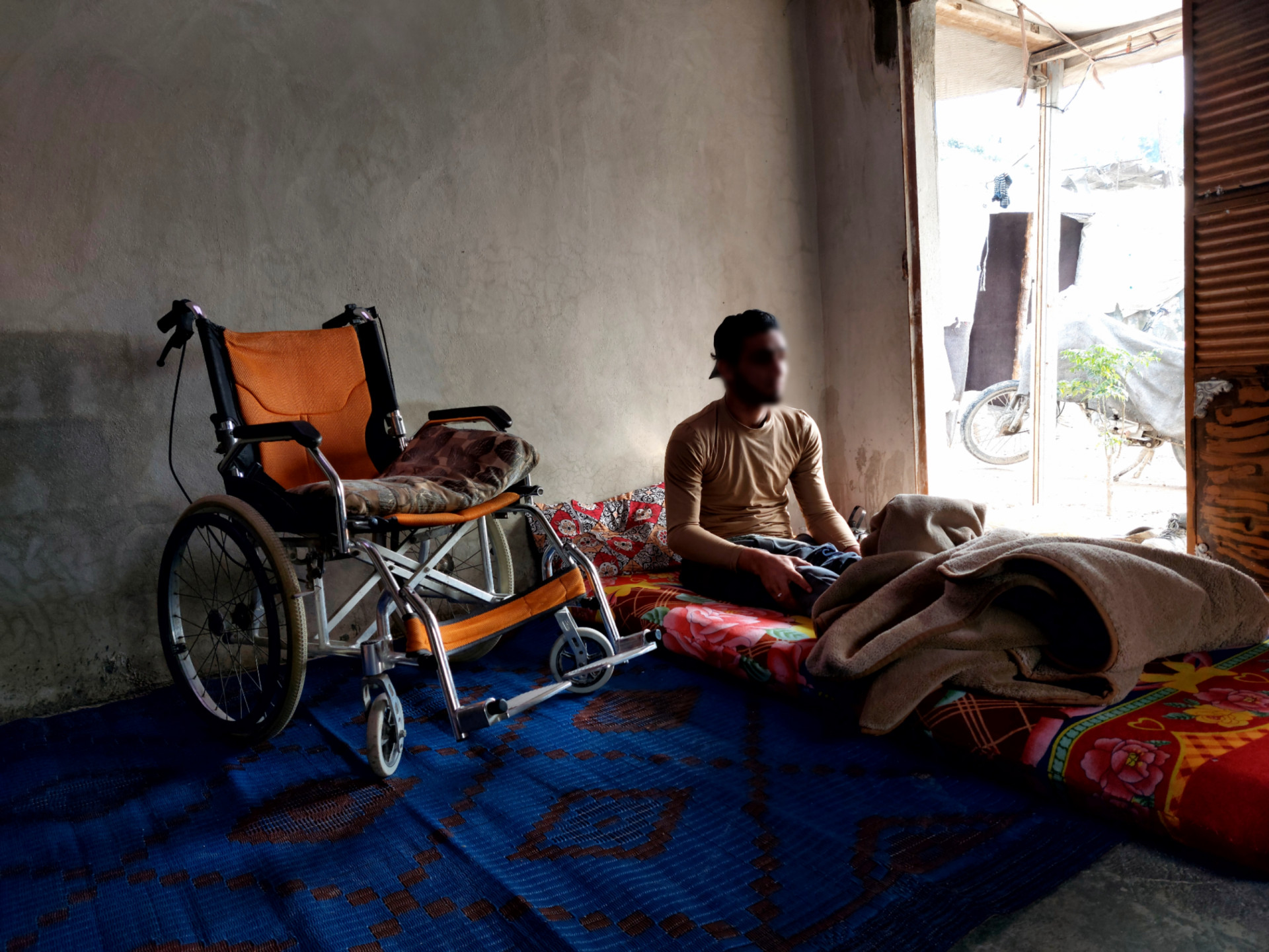 After an injury during bombardment, he became paralyzed and unable to work.