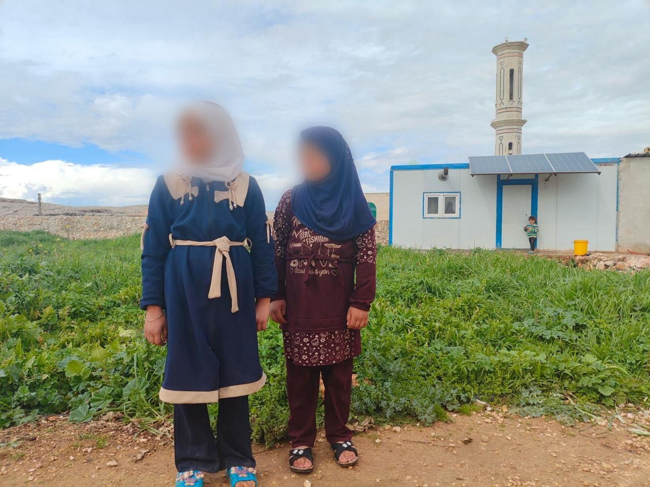 جدة وأحفادها في معاناة