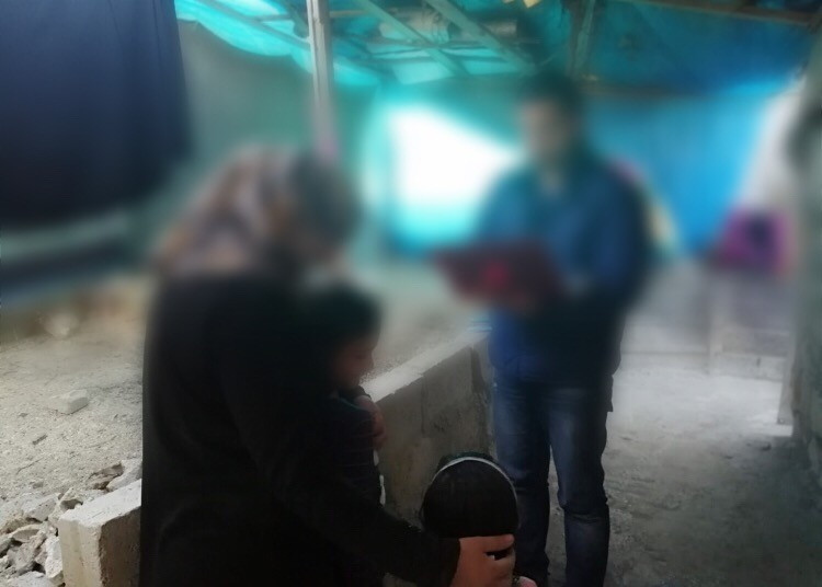 سلبت منها الحرب كل عزيز وكل ماتتمناه السمع من جديد