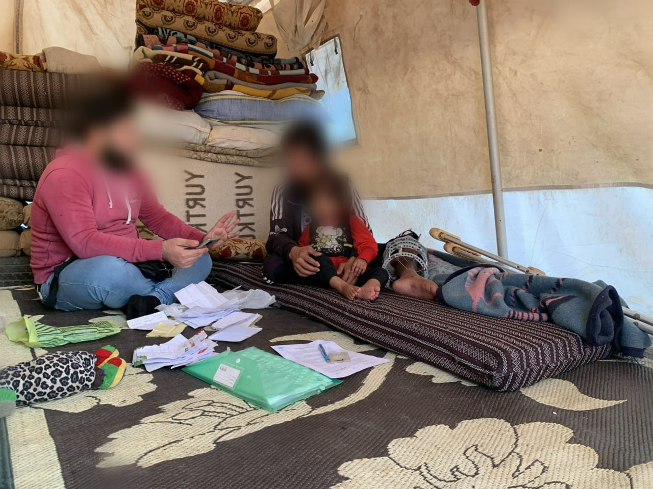A displaced father with his daughter are sick