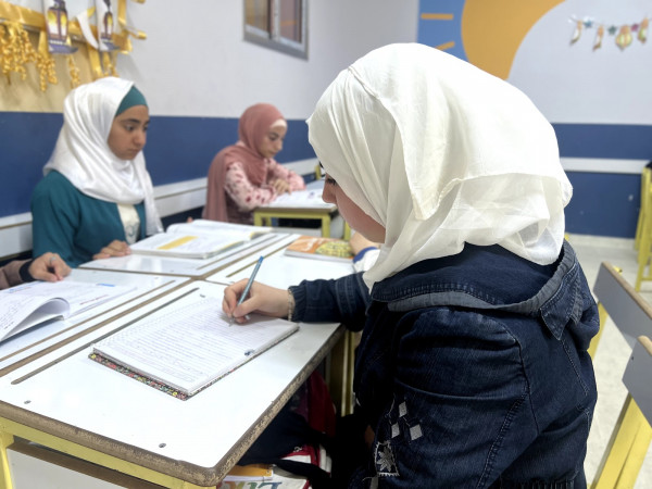 وحيدة طفلة مجتهدة بحاجه لدعمكم لتحقيق احلامها