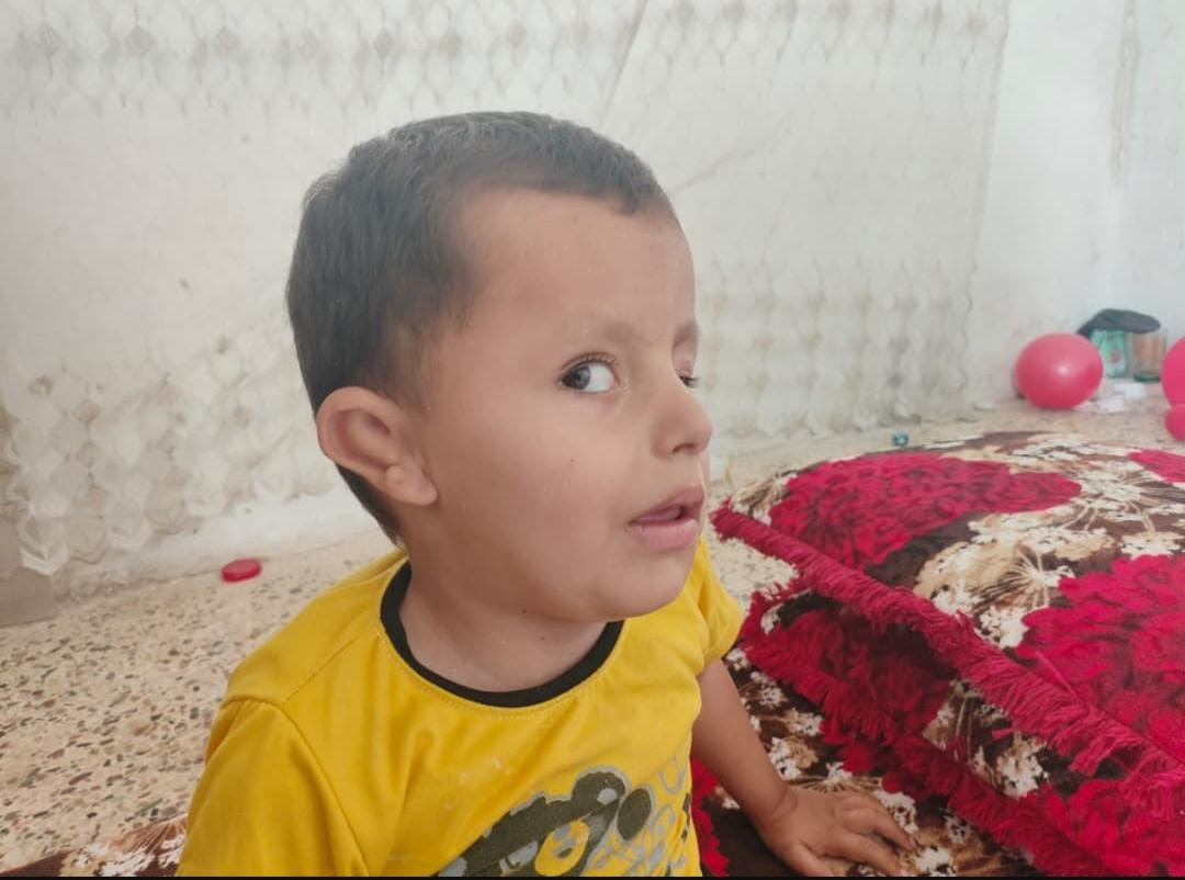 خليل... الطفل الذي بقي للعائلة بعد أن غاب اثنان