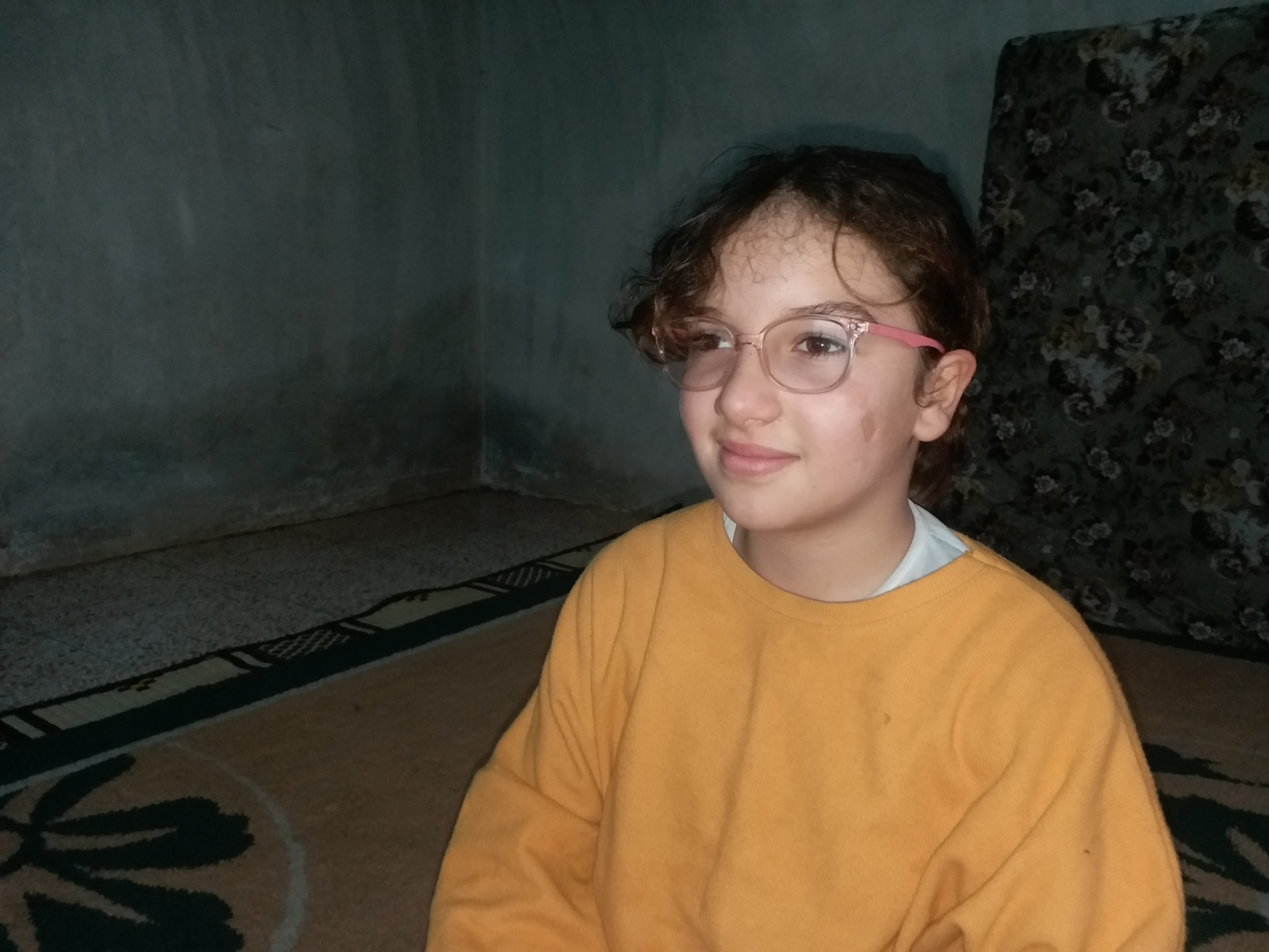 The little girl, Shouq, dreams of restoring her vision and live painlessly!
