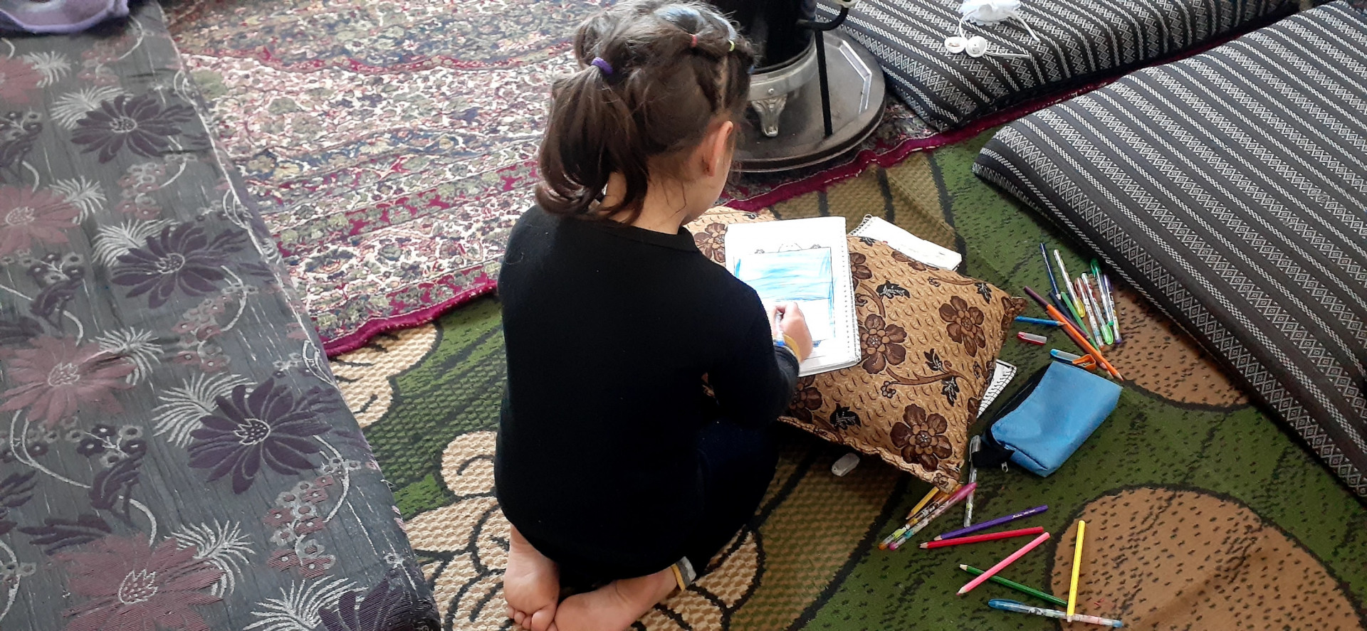 Aisha ist ein Waisenmädchen ohne Ernährer