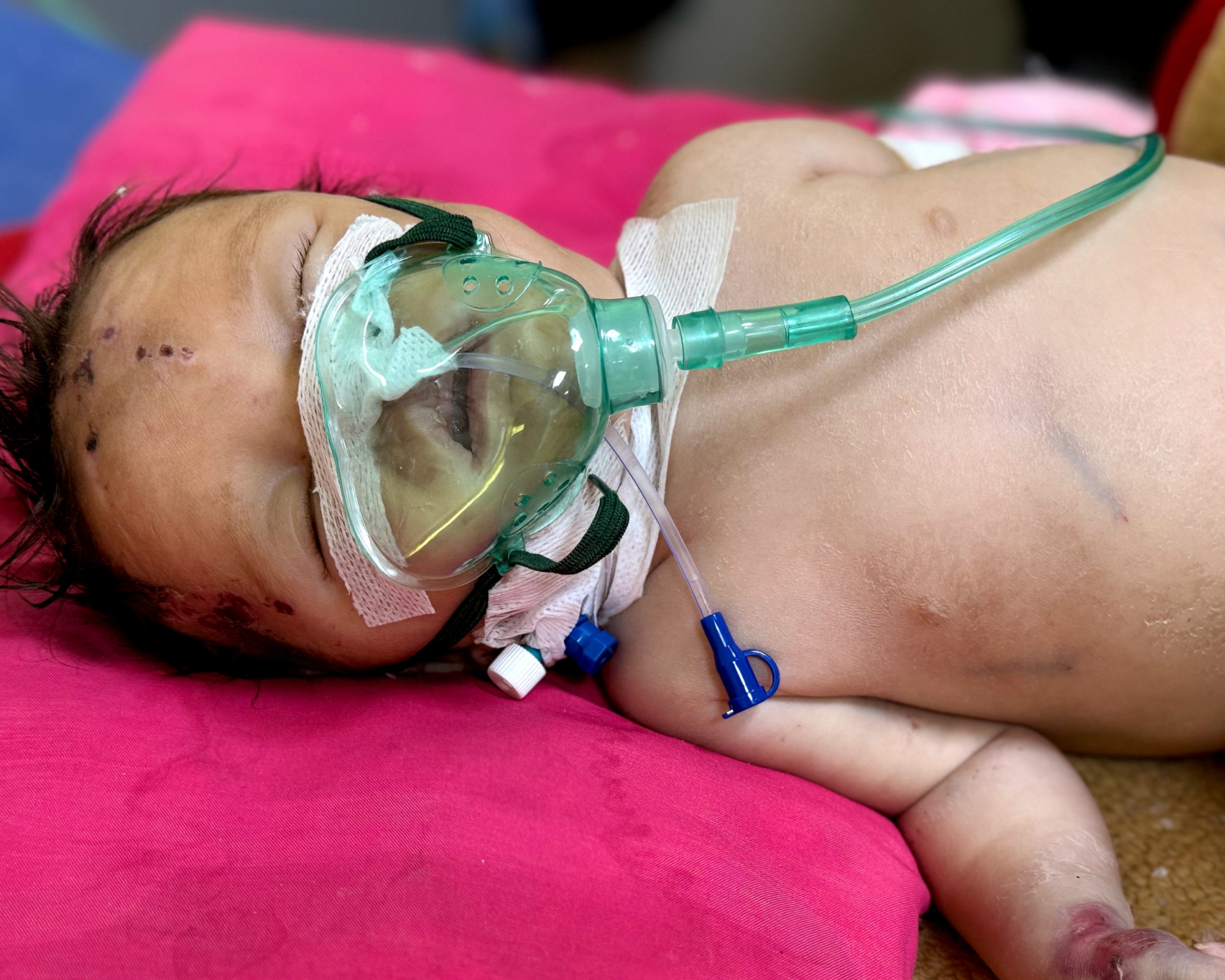 صغيرةٌ على موعدٍ مع المرض!