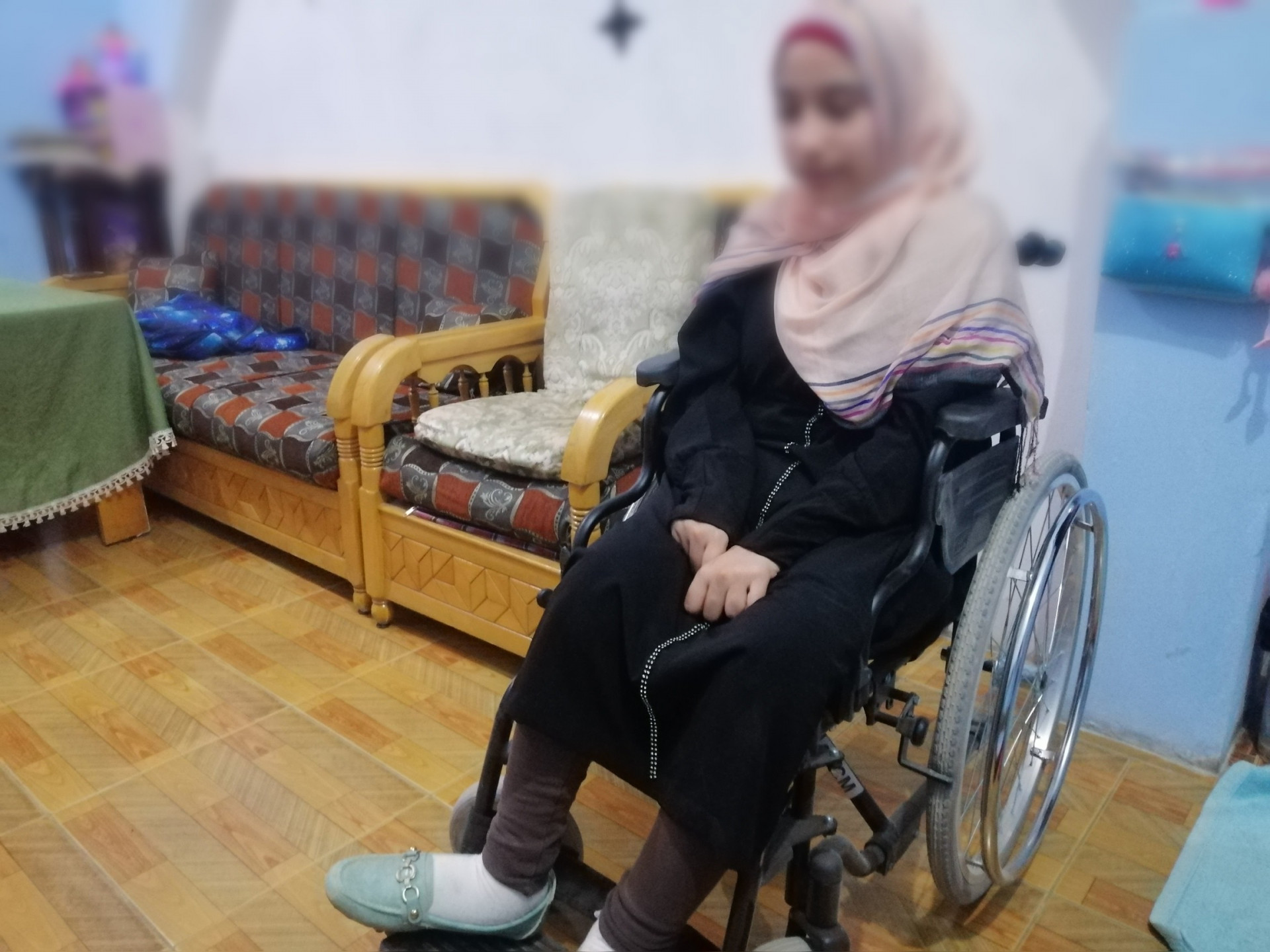 يتيمة مصابة بشلل رباعي