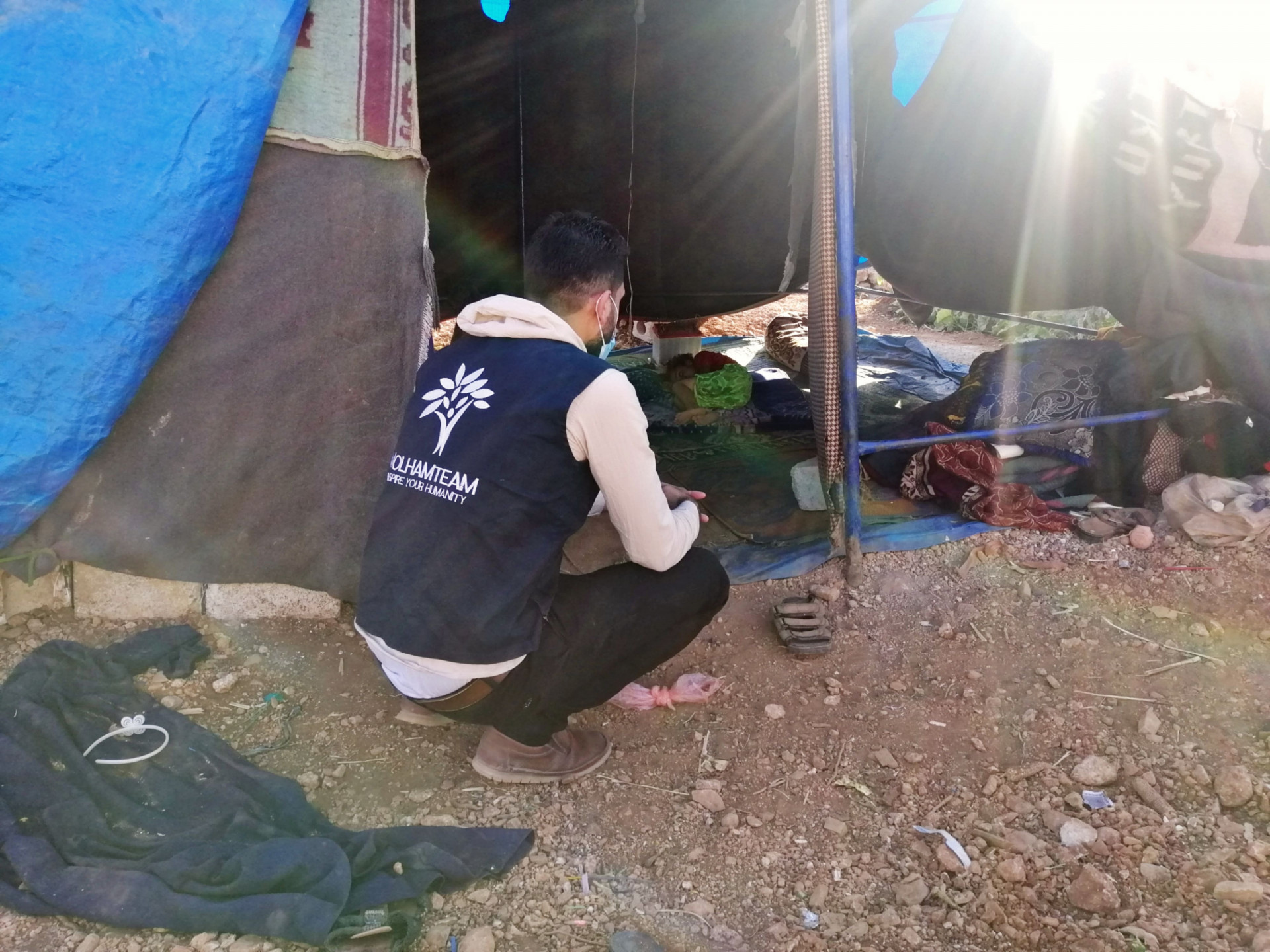 Souad and her family live in a worn-out tent in difficult conditions!