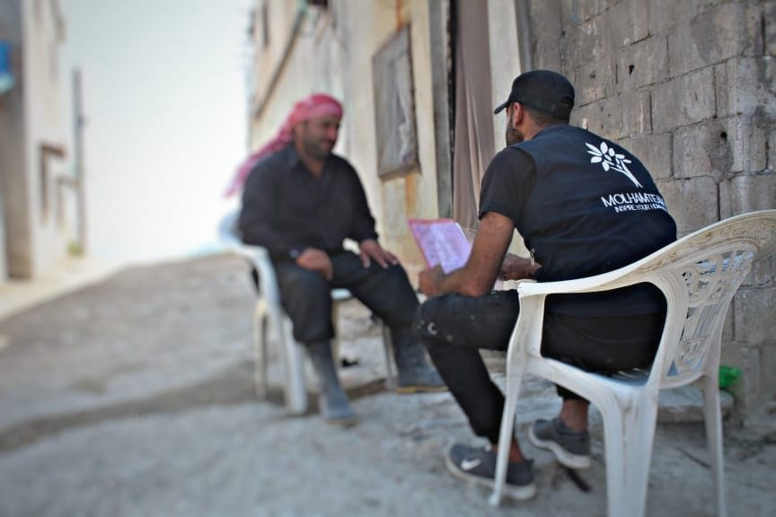 An injured displaced man suffers to provide for his children