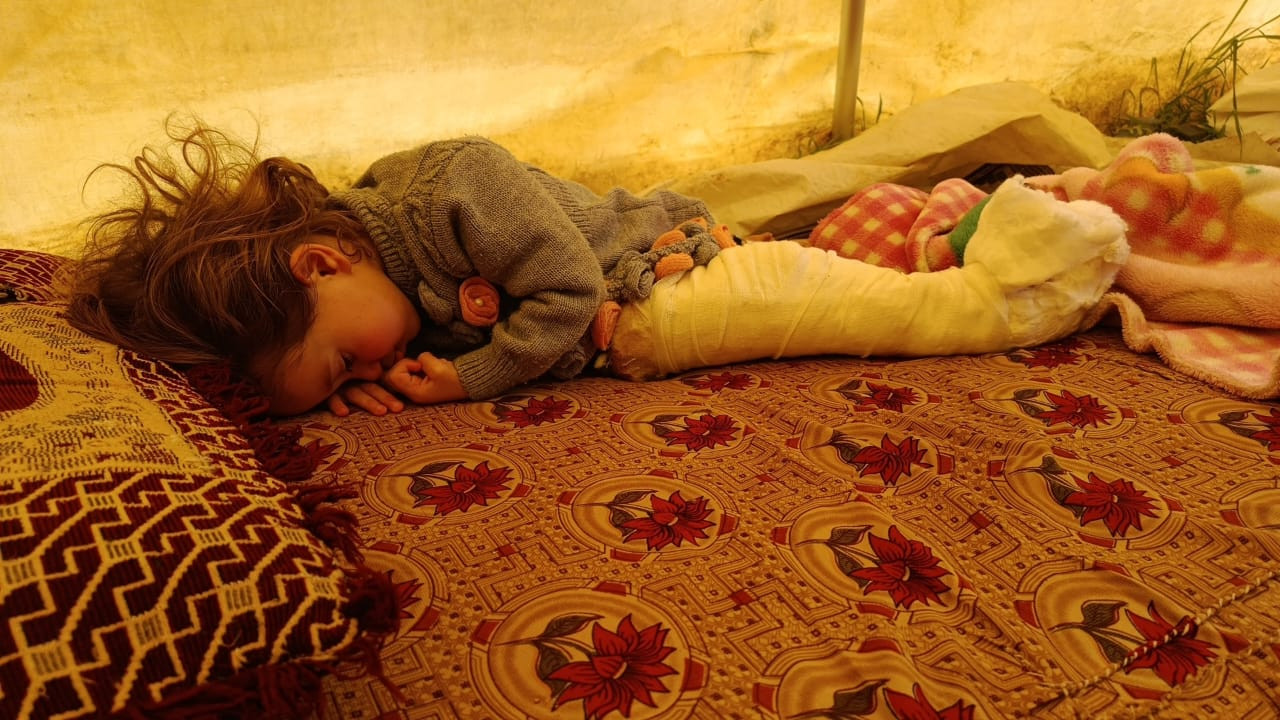 خيمة فوق الركام