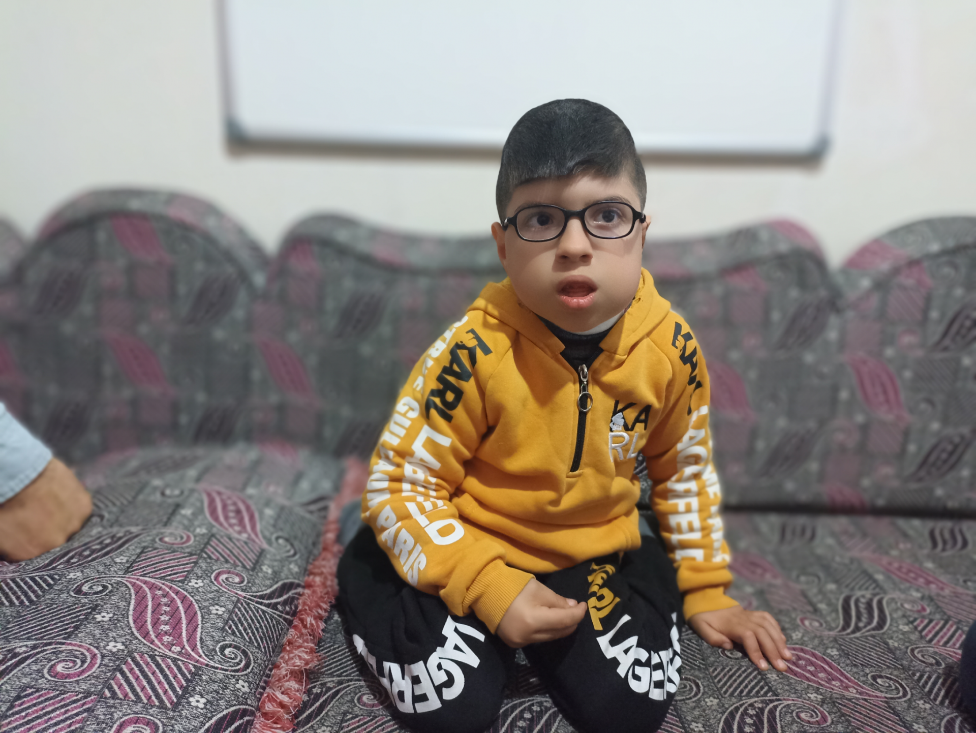 احتياجات كثيرة لتيم عجز والده عن تأمينها