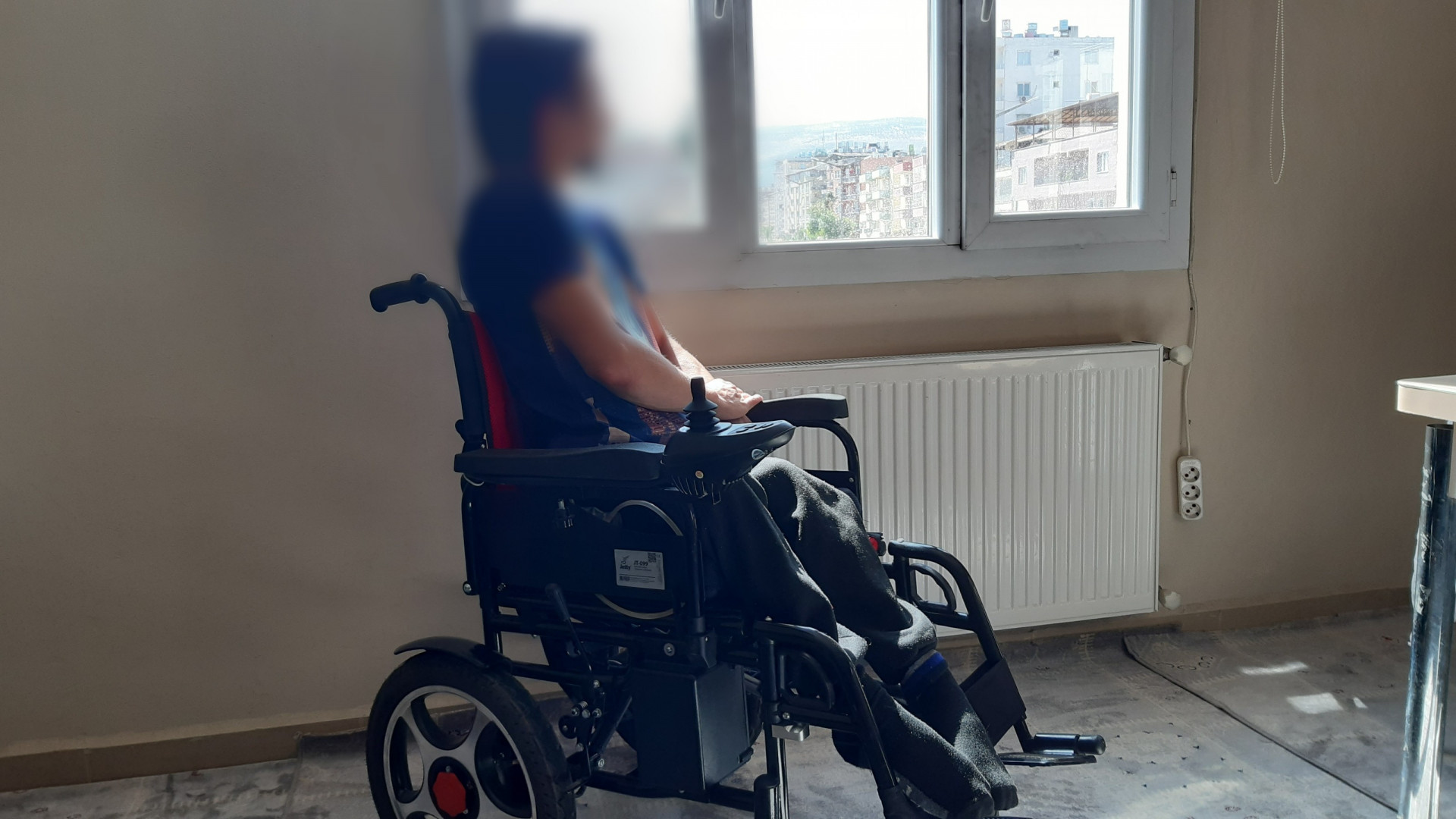 Er leidet an einer Querschnittslähmung und braucht dringend Medikamente