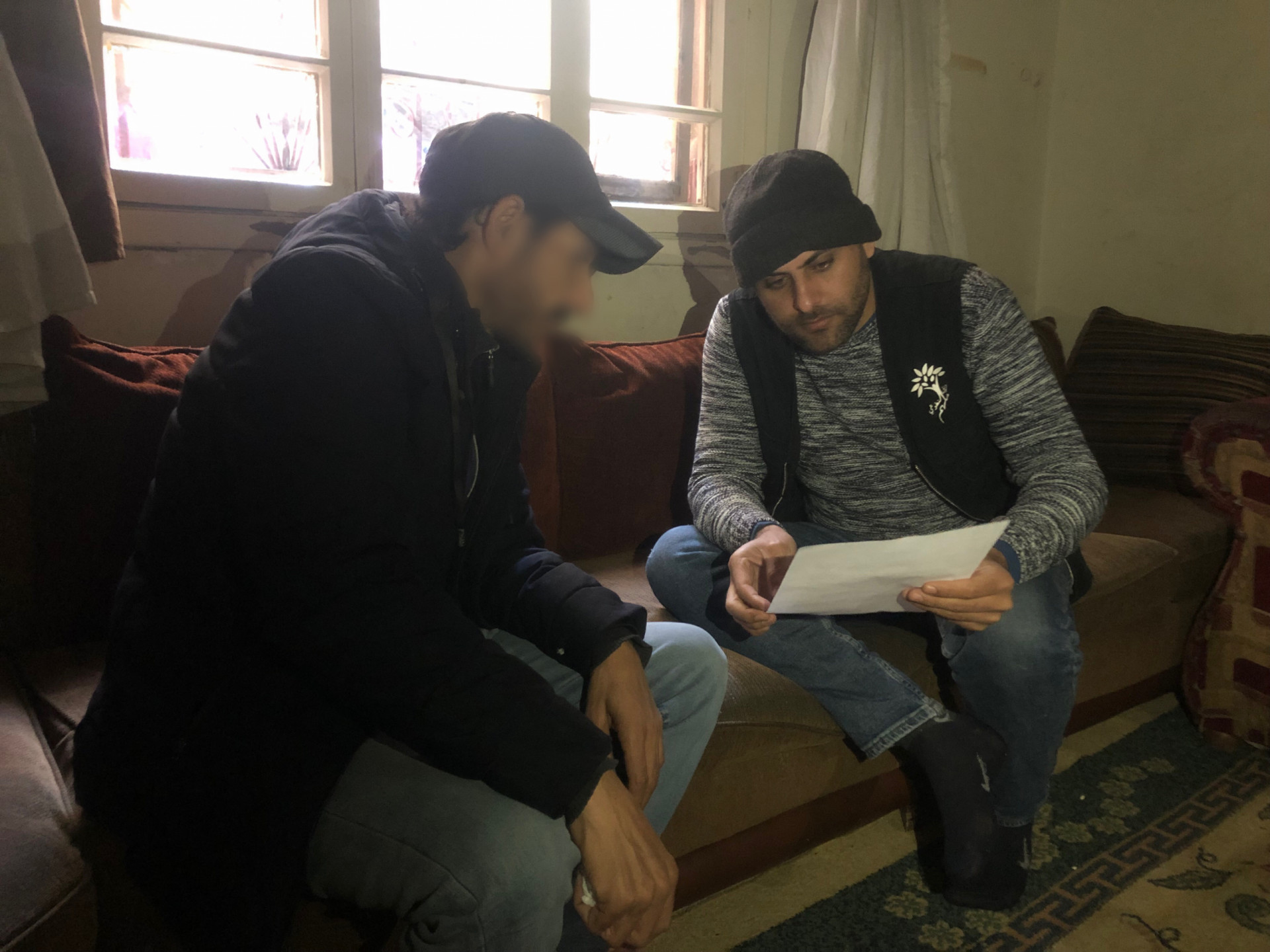 عائلة كبيرة وهموم أكبر، فمن يقف معهم؟