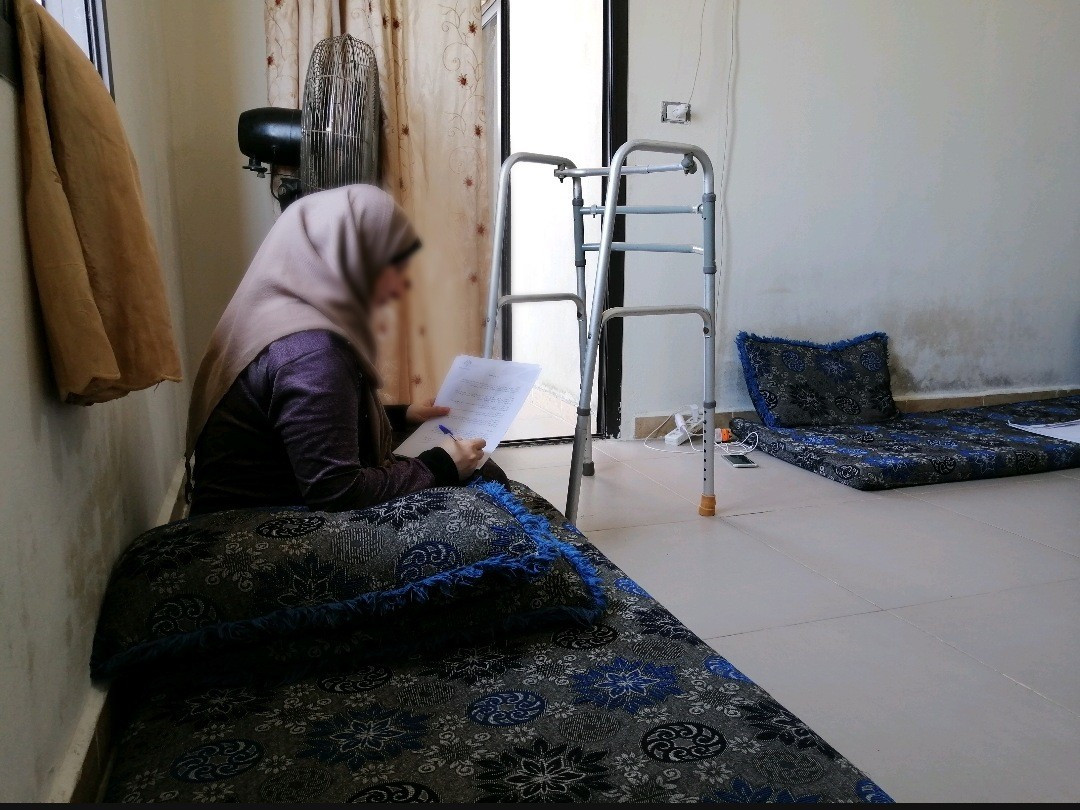 A mother is in need of knee surgery urgently