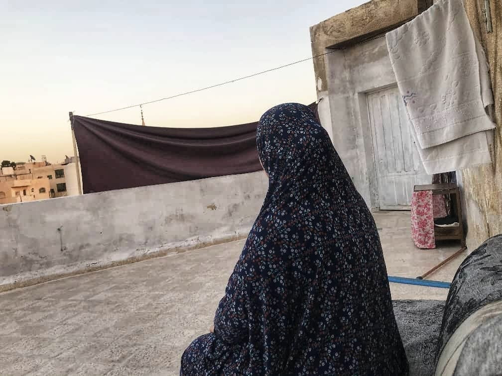 كنانة في غربتها بحاجة إلى المساعدة للقيام بعمل جراحي لكي يبصر طفلها نور الحياة بأمان